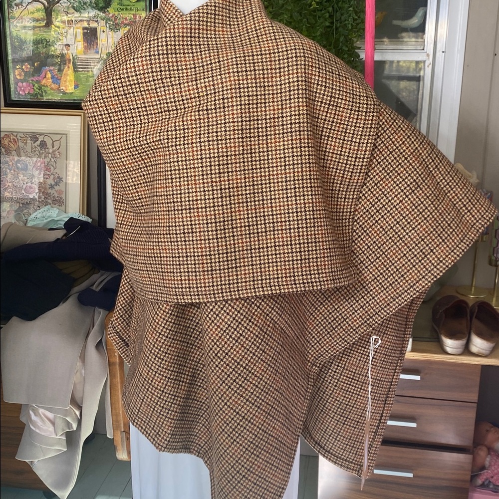 Houndstooth wrap with matching purse